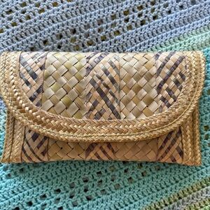 Elegant Hawaiian Tan Woven Straw Clutch